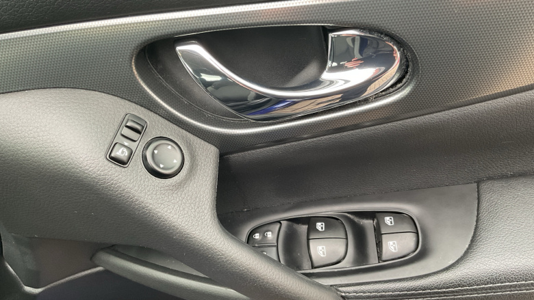 Nissan Qashqai 1.3 DiG-T N-Connecta 5dr Petrol Hatchback